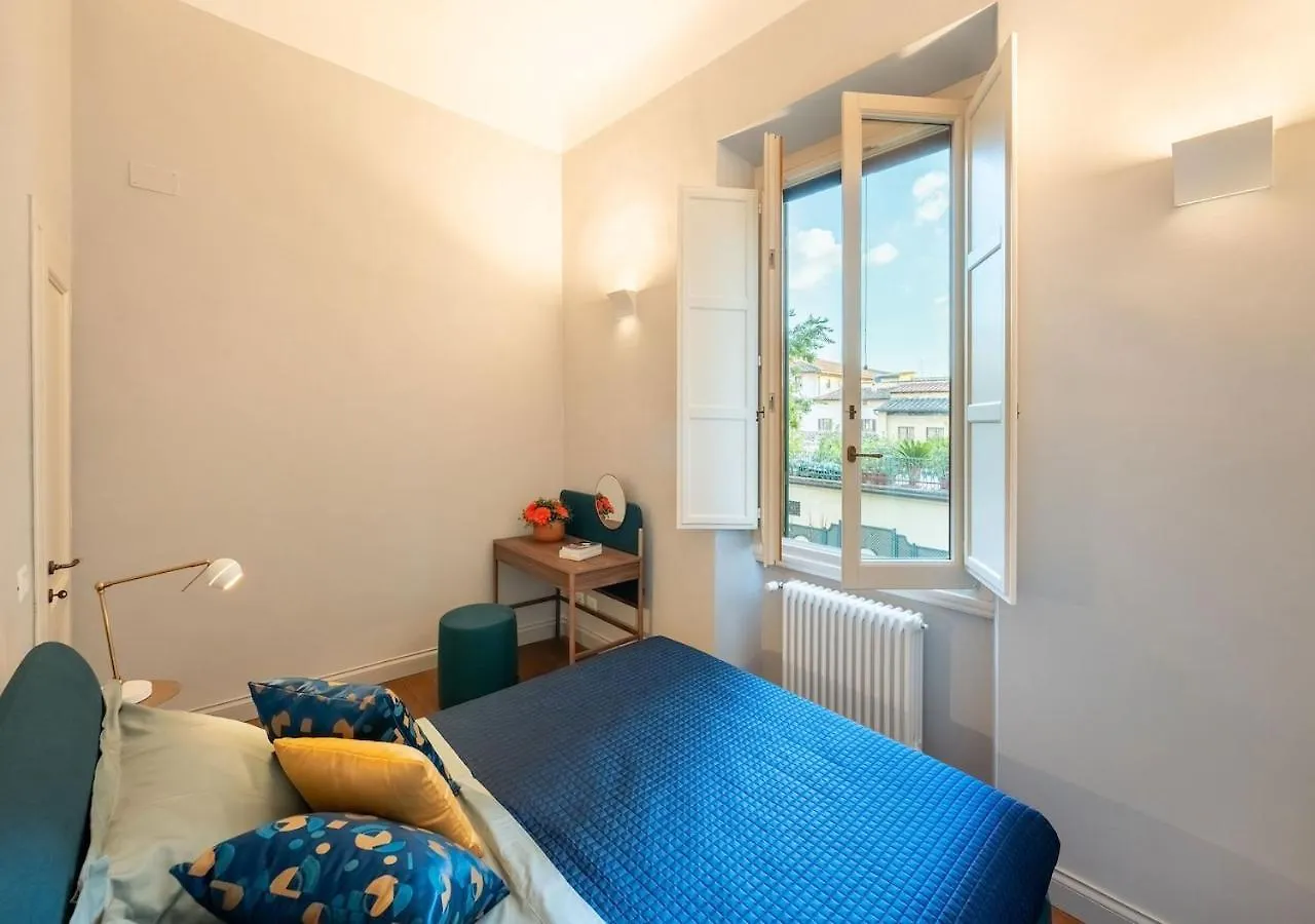 Comfortable Wide Apartment In The Core Of Florencie