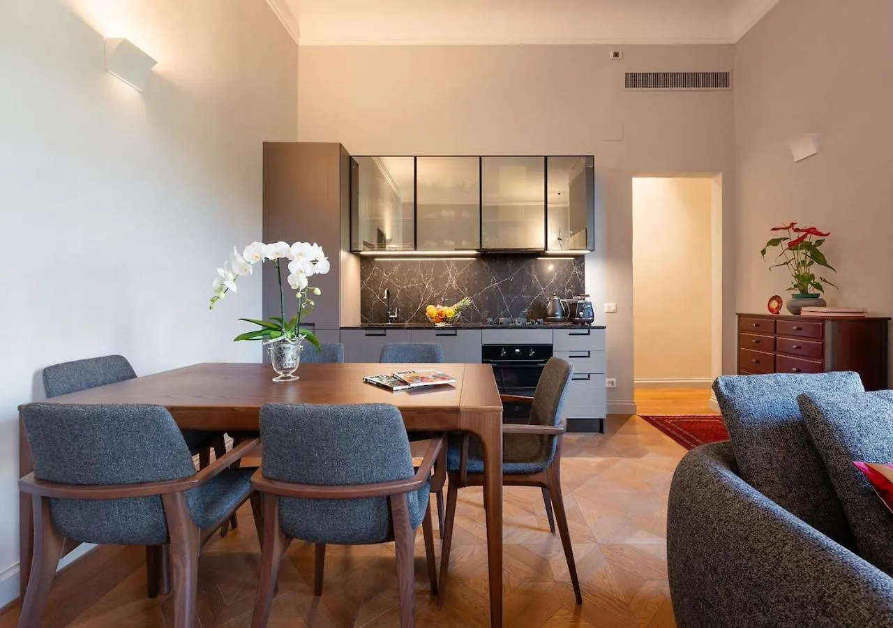Comfortable Wide Apartment In The Core Of Florencie