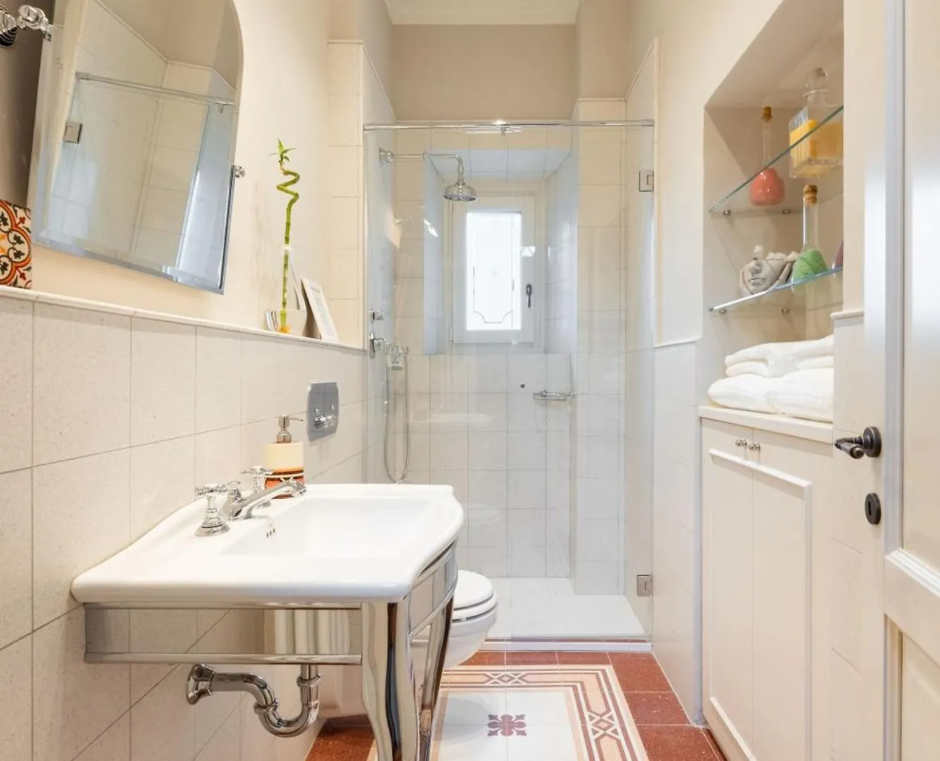Comfortable Wide Apartment In The Core Of Florencie